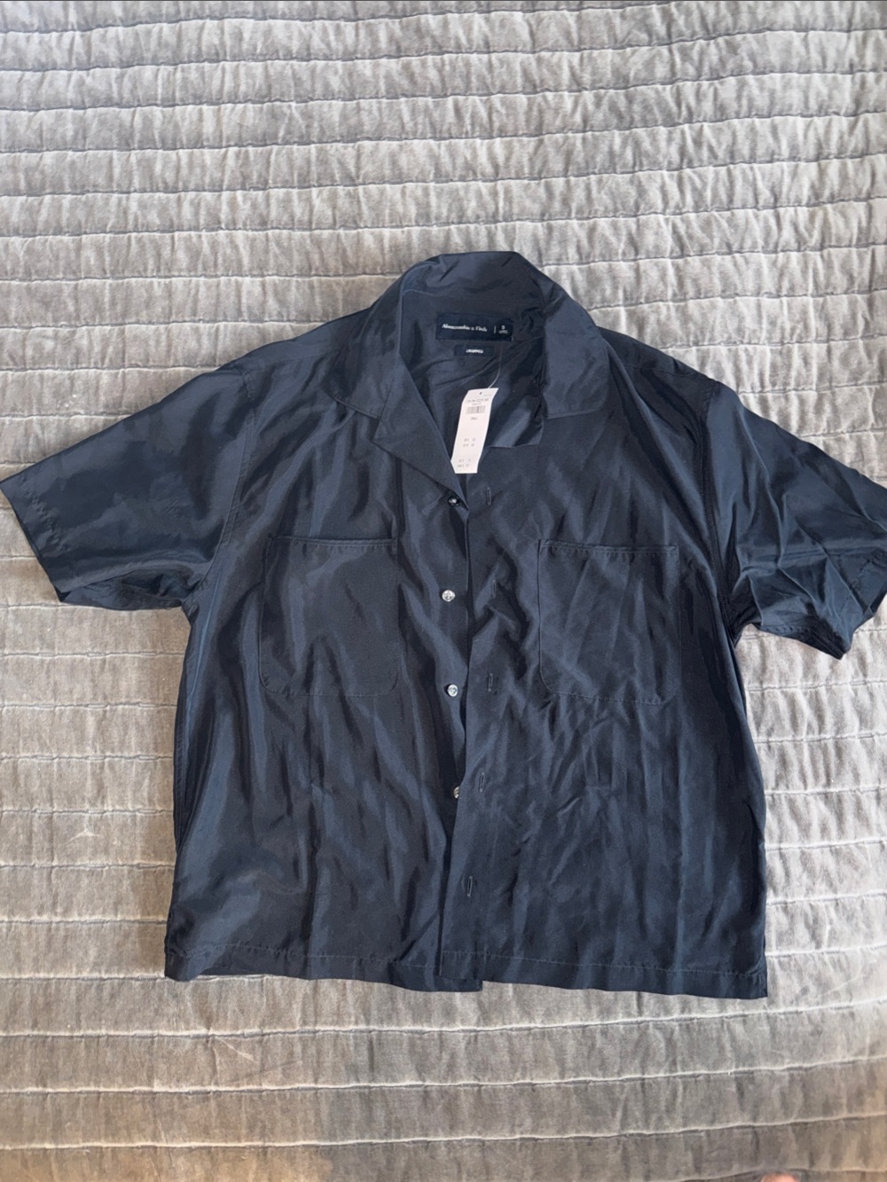 Abercrombie & Fitch men's black cropped shirt